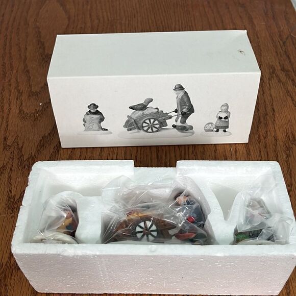Dept 56 Heritage Village New England Collection 3 pc Harvest Seed Cart MINT - Picture 4 of 5